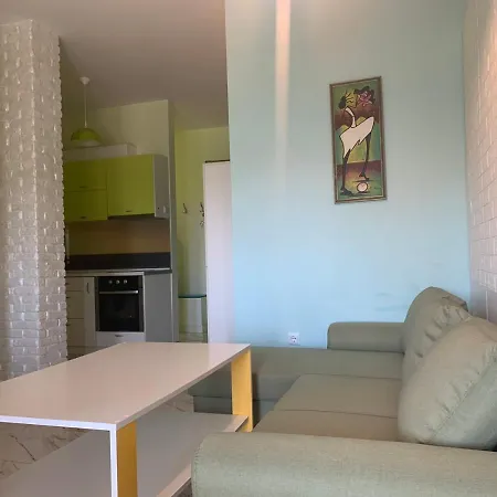Dilianas Apart 1 *